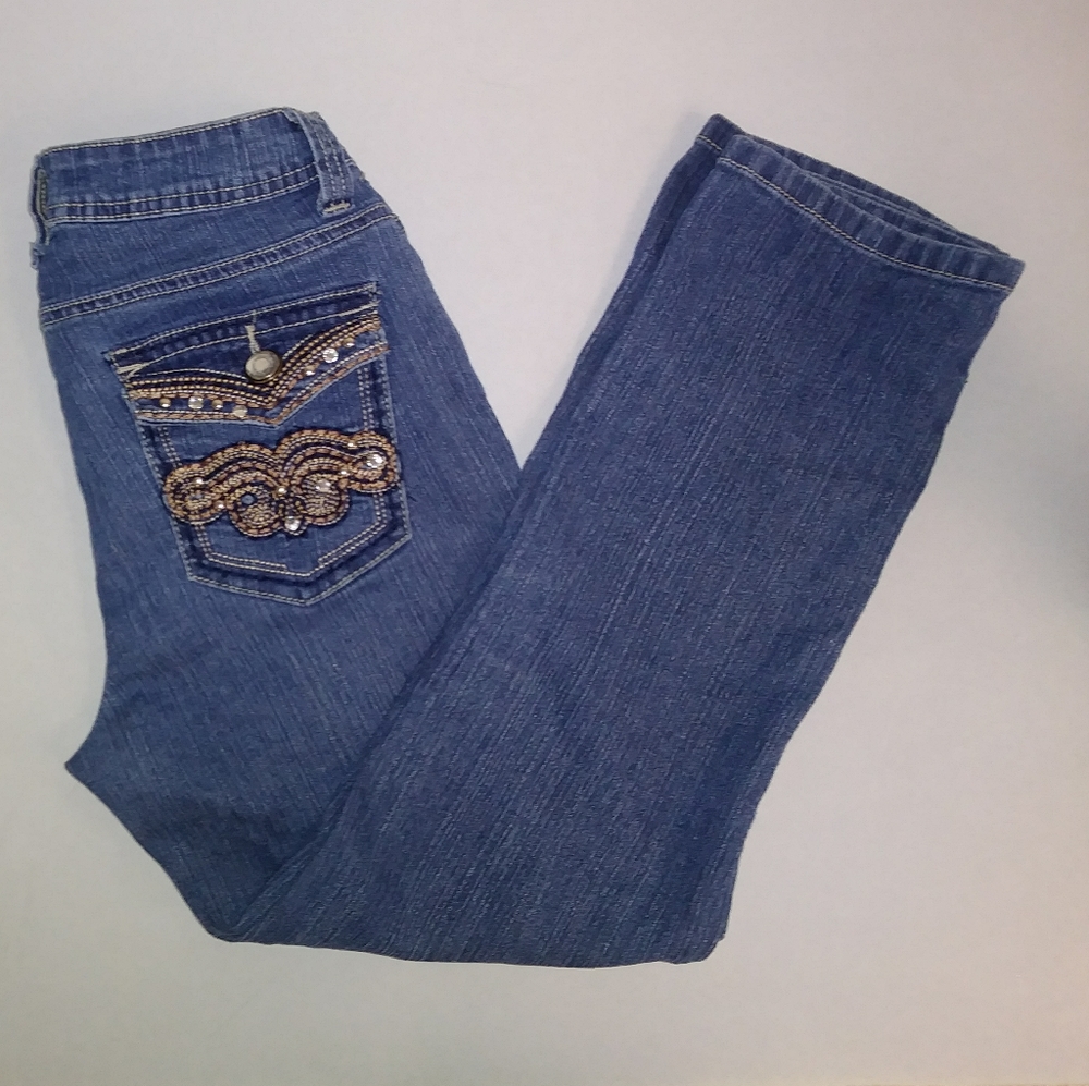 Roz & Ali Embelished Size: 4 Capri Jeans